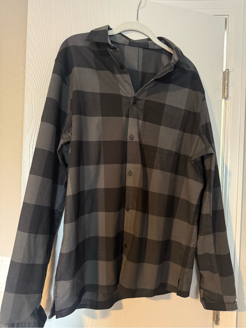 lululemon athletica Men's Black & Gray Plaid Long Sleeve Shirt